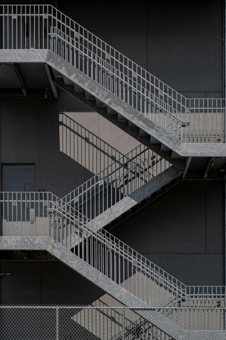 Escalera metálica exterior